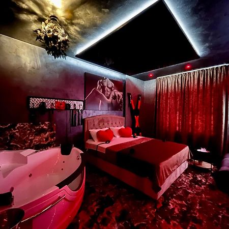 Love Room ブカレスト エクステリア 写真
