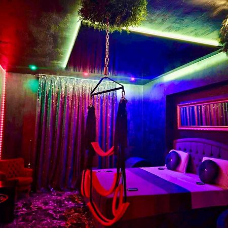 Love Room ブカレスト エクステリア 写真
